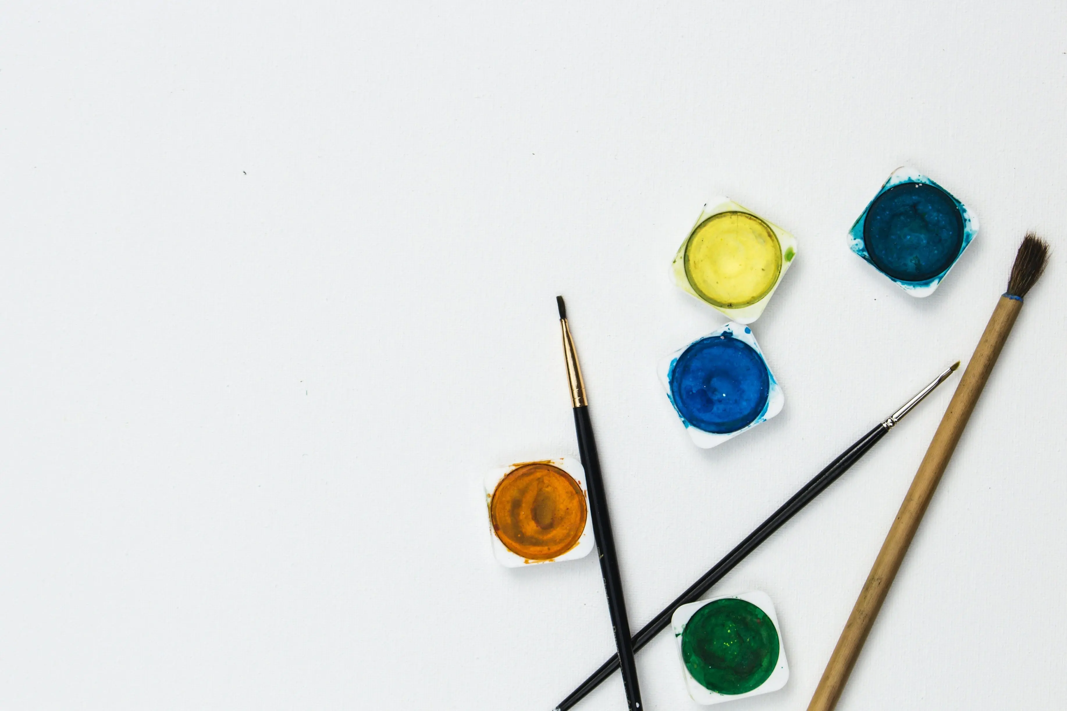 Peinture abstraite colorée illustrant les créations proposées sur la plateforme pour la catégorie peinture
